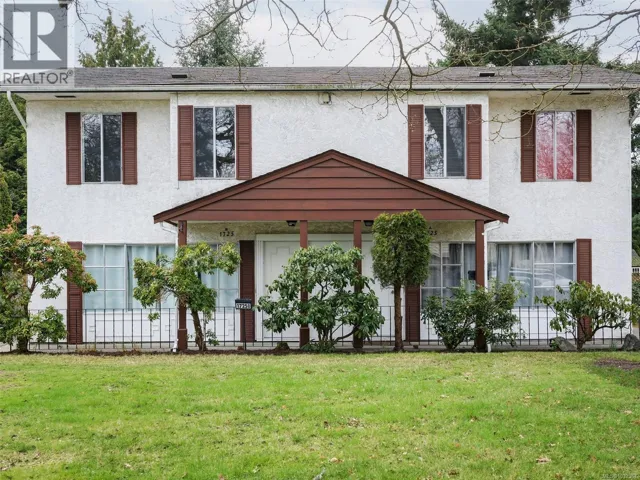 A & B 1725 Feltham Rd, Saanich, British Columbia V8N6J5