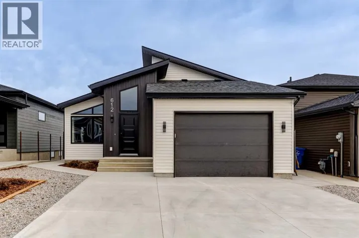 612 Parkside Green, Coaldale, Alberta T1M0B2