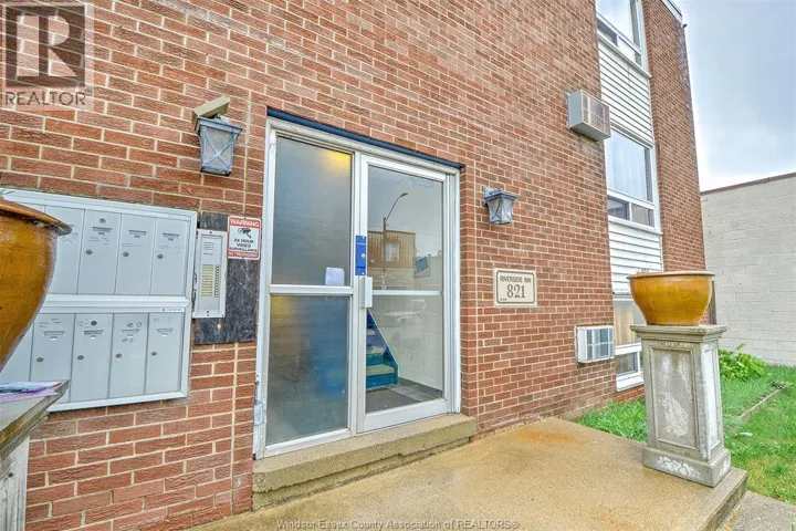 821 PILLETTE Unit# 7, Windsor, Ontario N8Y3B4