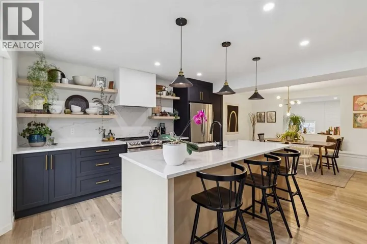 561 Point Mckay Grove NW, Calgary, Alberta T2E5M7