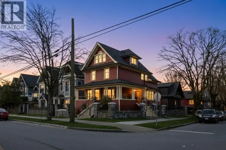 1081 SEMLIN DRIVE, Vancouver, British Columbia V5L2N6