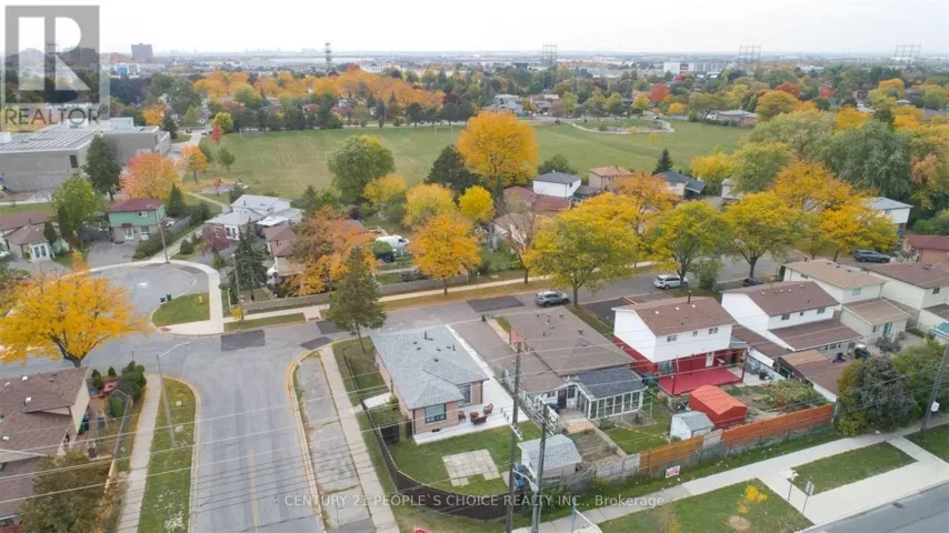 2 BETTERIDGE LANE W, Toronto (West Humber-Clairville), Ontario M9V4E8