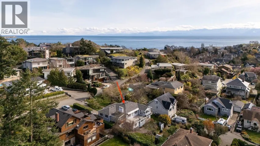 310 Windermere Pl, Victoria, British Columbia V8S3J3