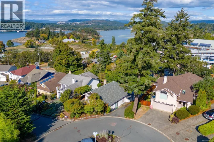 715 Luscombe Pl, Esquimalt, British Columbia V9A7L6