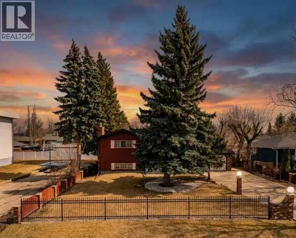 3919 43 Avenue, Red Deer, Alberta T4N3B8