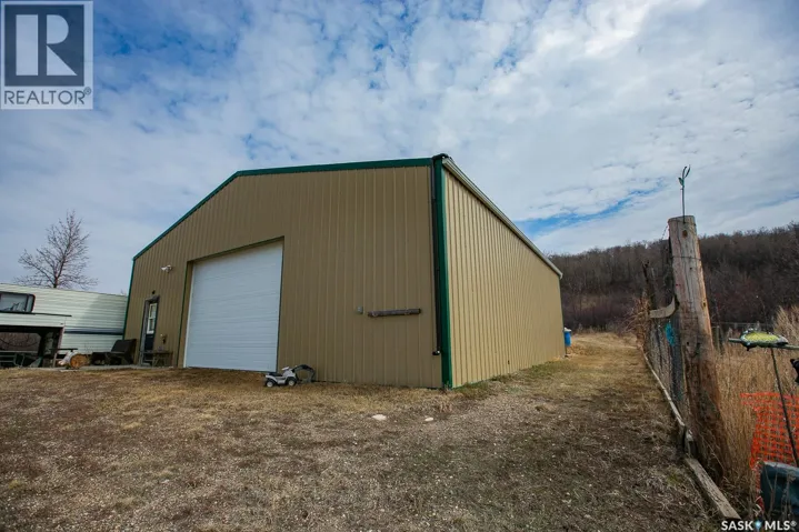 Gettle 1/4 - Land with Buildings, Lumsden Rm No. 189, Saskatchewan S0G3C0