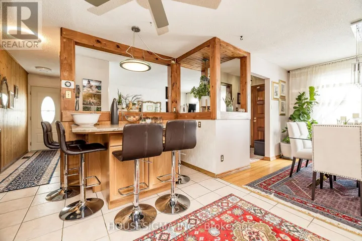 994 CHARLTON DRIVE, Ottawa, Ontario K1J8B3