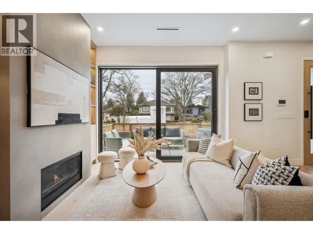 448 W 20 AVENUE, Vancouver, British Columbia V5Y2C8