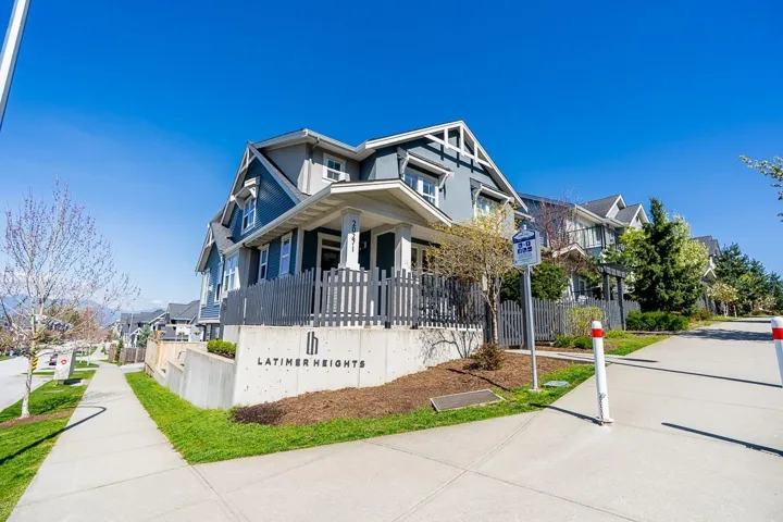 20271 82 AVENUE, Langley, British Columbia V2Y0Z1