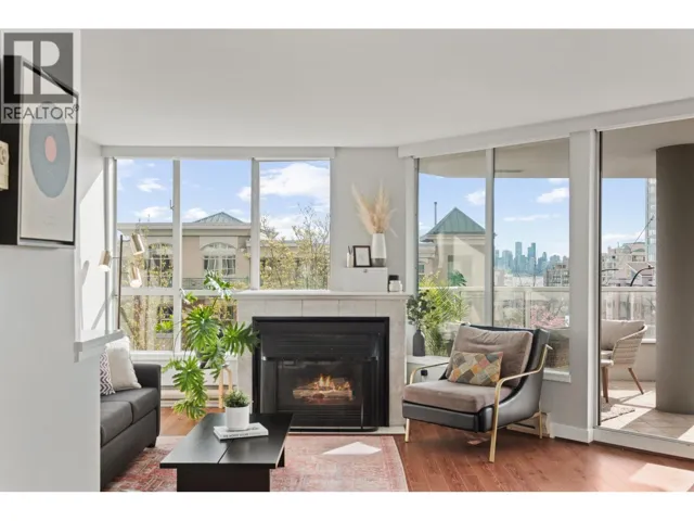 303 408 LONSDALE AVENUE, North Vancouver, British Columbia V7M2G5