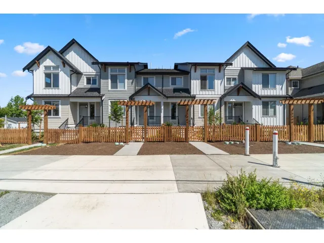 20997 83 AVENUE, Langley, British Columbia V2Y4K4