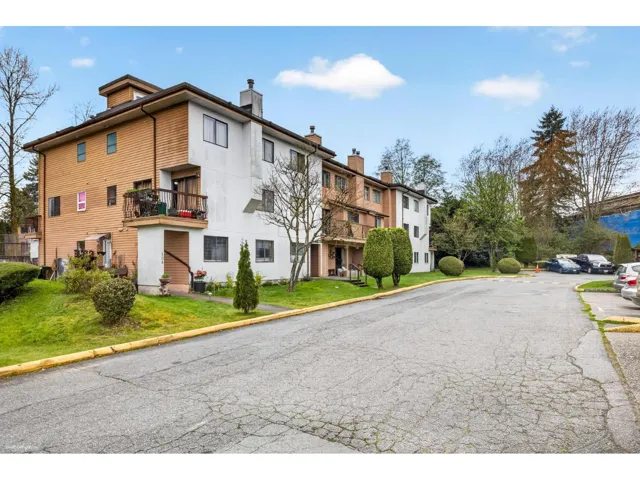 205 7139 133A STREET, Surrey, British Columbia V3W8A1