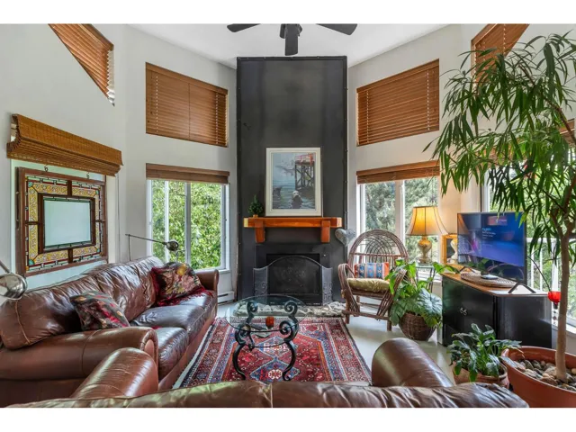 301 33669 2ND AVENUE, Mission, British Columbia V2V8Z4