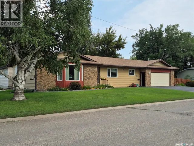 329 Douglass STREET, Outlook, Saskatchewan S0L2N0