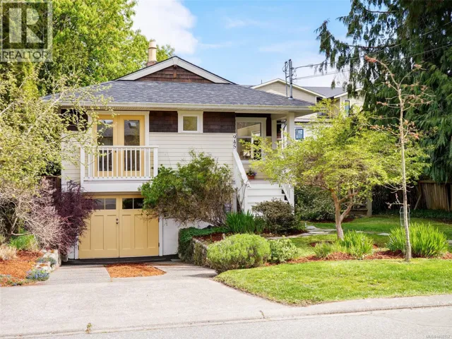 945 Falkland Rd, Oak Bay, British Columbia V8S4M1