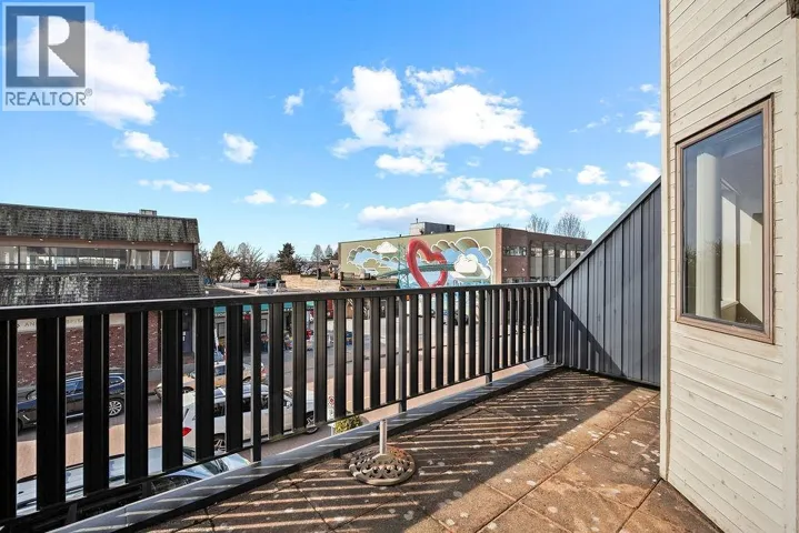 1465 CLYDE AVENUE, West Vancouver, British Columbia V7T1E9