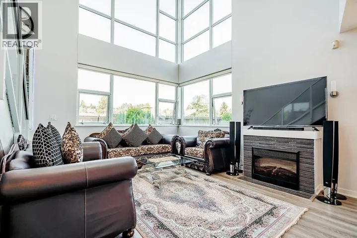 304 2225 HOLDOM AVENUE, Burnaby, British Columbia V5B0A1