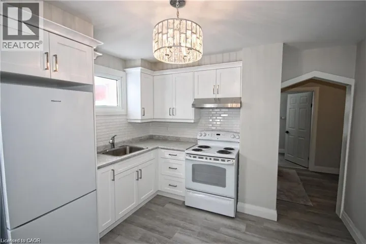 1356 UPPER WELLINGTON Street, Hamilton, Ontario L9A3S9