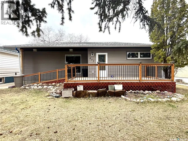413 Maple STREET, Maple Creek, Saskatchewan S0N1N0