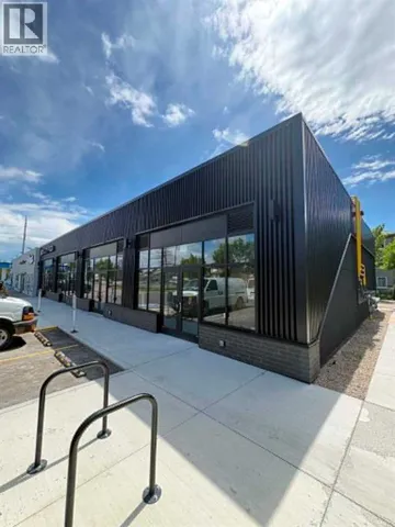 6815 26 Avenue, Calgary, Alberta T1Y6M7