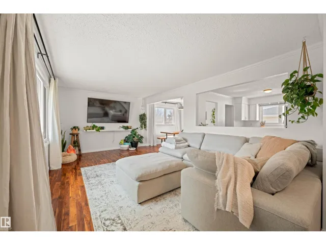 2008 89 ST NW, Edmonton, Alberta T6K2A3