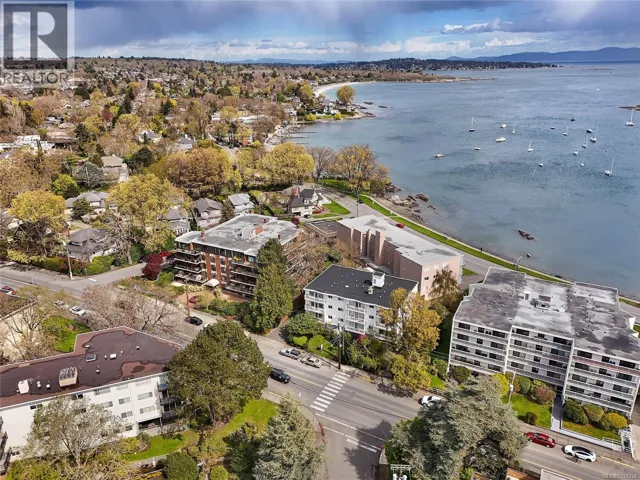 102 1400 Newport Ave, Oak Bay, British Columbia V8S5K9