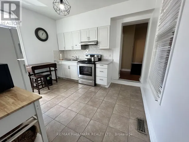 2 - 374 DUNDAS STREET E, Toronto (Moss Park), Ontario M5A2A3
