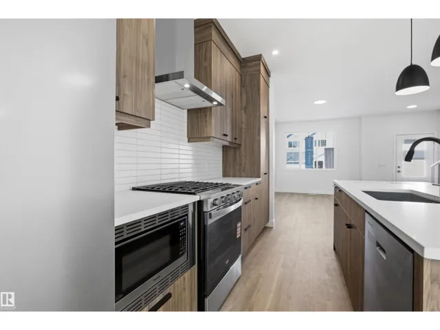 1227 CRISTALL WY SW, Edmonton, Alberta T6W5T1