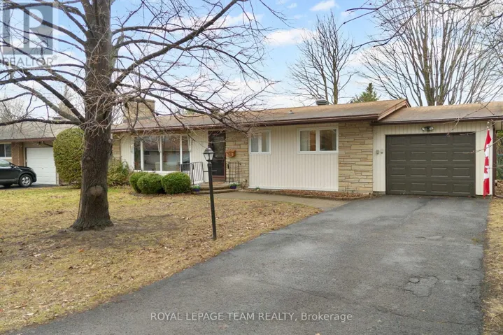 30 ELMSLEY CRESCENT, Ottawa, Ontario K2H6V3