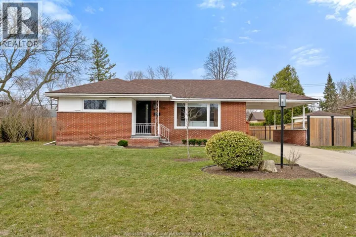 735 Lounsborough, Windsor, Ontario N9G1G1