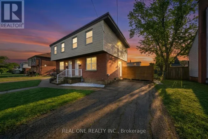 24 SUMACH STREET, Hamilton (McQuesten), Ontario L8H6P8
