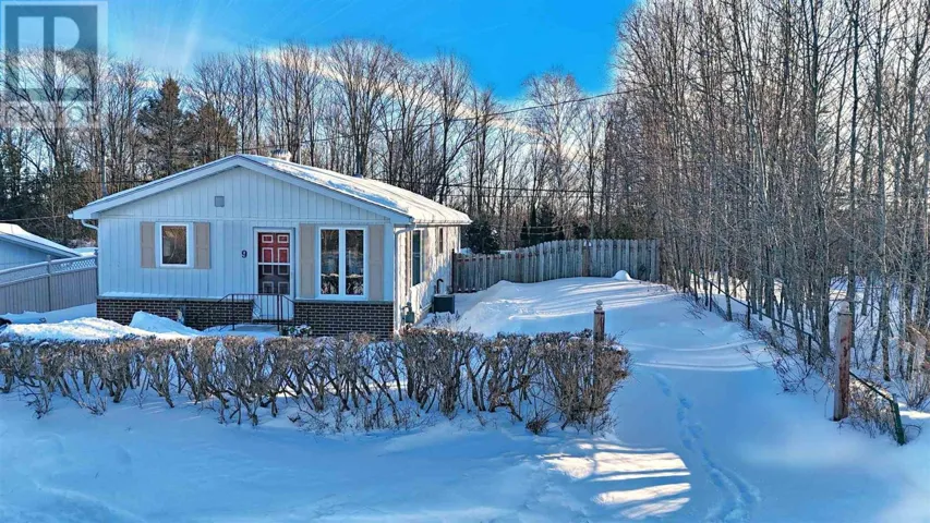9 Axmith AVE, Elliot Lake, Ontario P5A1B5