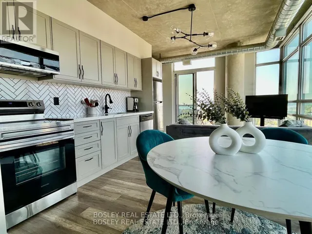 2002 - 150 SUDBURY STREET, Toronto (Little Portugal), Ontario M6J3S8