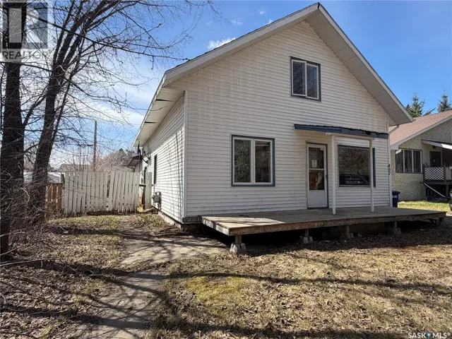 407 2nd STREET E, Meadow Lake, Saskatchewan S9X1E8