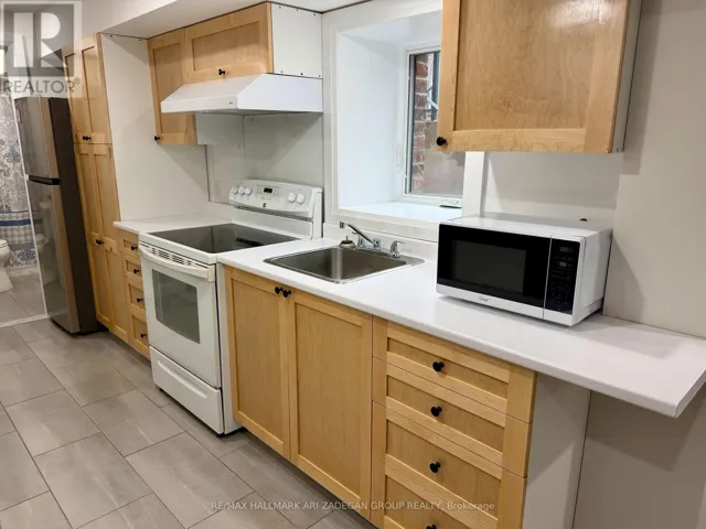 LOWER - 153 QUEENS DRIVE, Toronto (Weston), Ontario M9N2H5