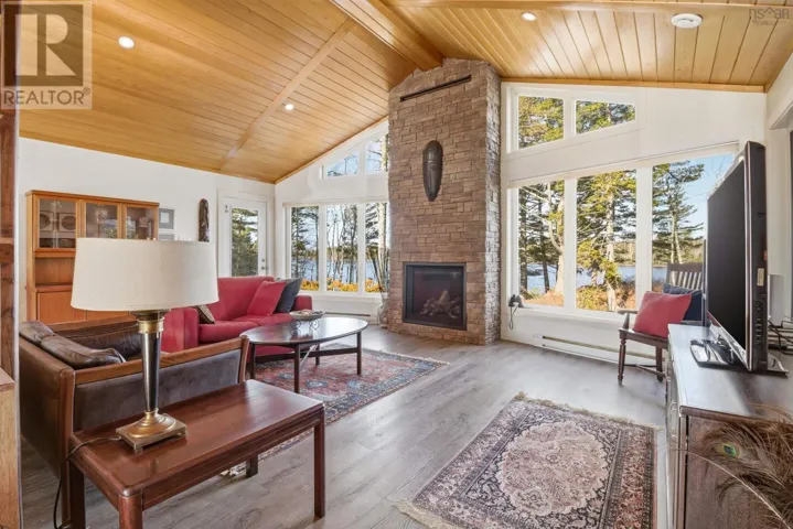 253 Meek Arm Trail, East Uniacke, Nova Scotia B0N1Z0