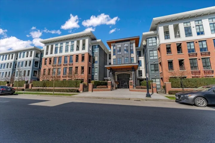 305 15137 33 AVENUE, Surrey, British Columbia V3Z0Y1