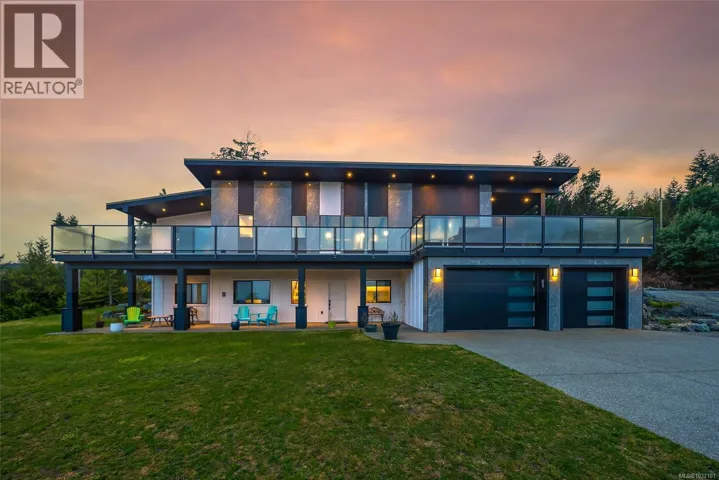 1704 Warn Way, Qualicum Beach, British Columbia V9K2S3