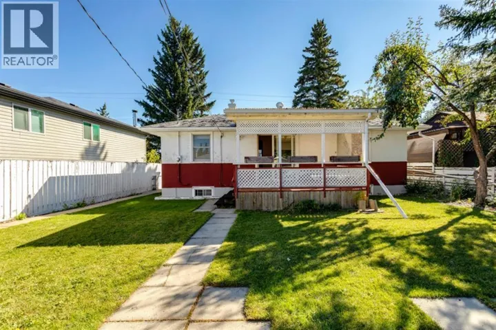 3915 73 Street NW, Calgary, Alberta T3B2L8