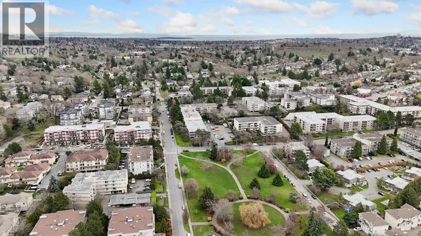 202 3255 Glasgow Ave, Saanich, British Columbia V8X4S4