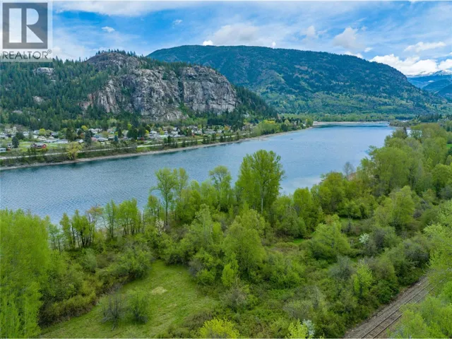 1601 ARROW LAKES Drive, Castlegar, British Columbia V1N3N3