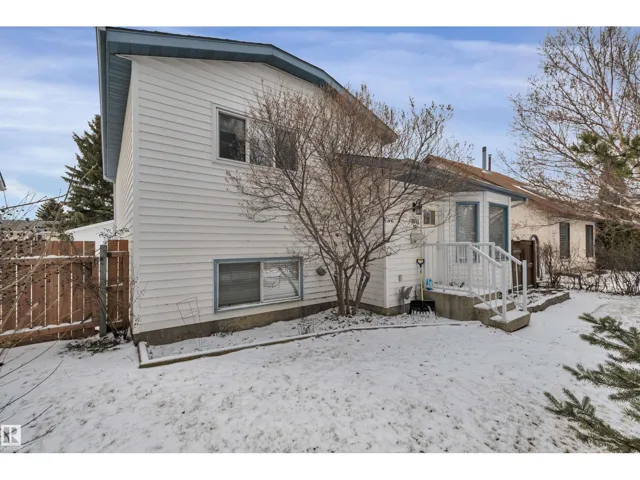 3843 26 AV NW, Edmonton, Alberta T6L4G8