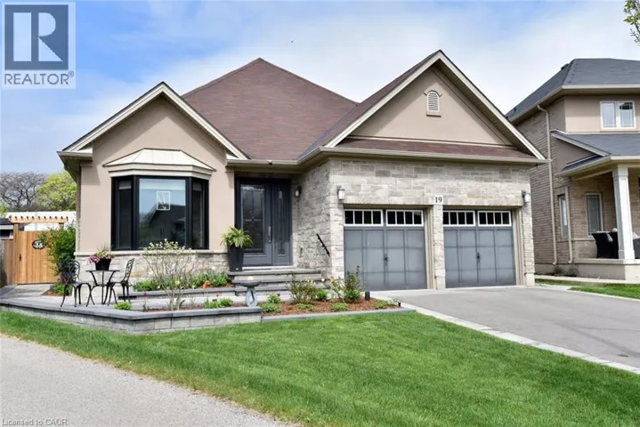 19 DYMENT Court, Ancaster, Ontario L9G0E1