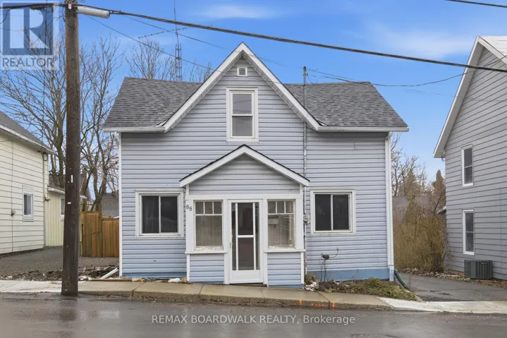 88 CHARLES STREET, Carleton Place, Ontario K7C2Y3