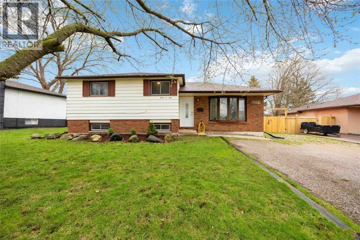 1209 Webster DRIVE, Sarnia, Ontario N7S2J6