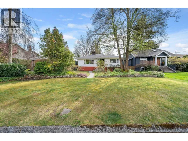 753 E 9TH STREET, North Vancouver, British Columbia V7L2C1