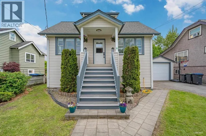 235 PEMBINA STREET, New Westminster, British Columbia V3M5J3
