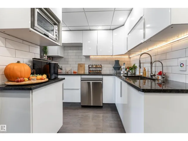 #508 10045 117 ST NW, Edmonton, Alberta T5K1W8