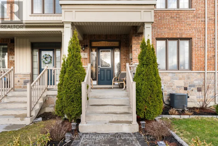 7 CARRATUCK STREET, East Gwillimbury (Sharon), Ontario L9N0S5