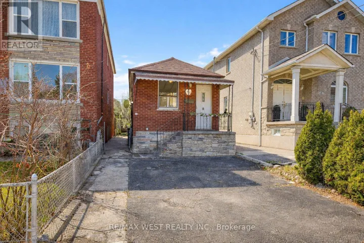 538 MCROBERTS AVENUE, Toronto (Caledonia-Fairbank), Ontario M6E4R6